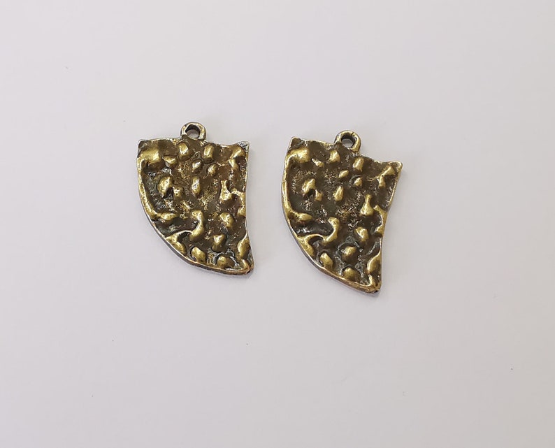 4 Organic shape charms Antique bronze plated charms (27x17mm) G25768