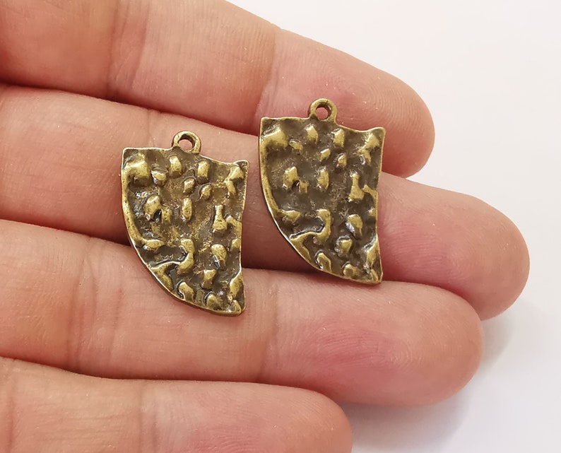 4 Organic shape charms Antique bronze plated charms (27x17mm) G25768