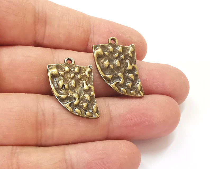 4 Organic shape charms Antique bronze plated charms (27x17mm) G25768