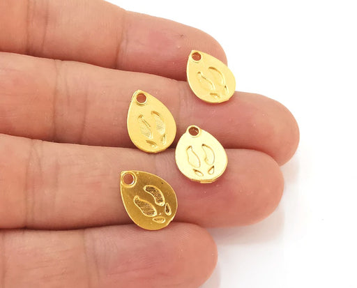 4 Human footprint charms Gold plated charms (14x10mm) G25582