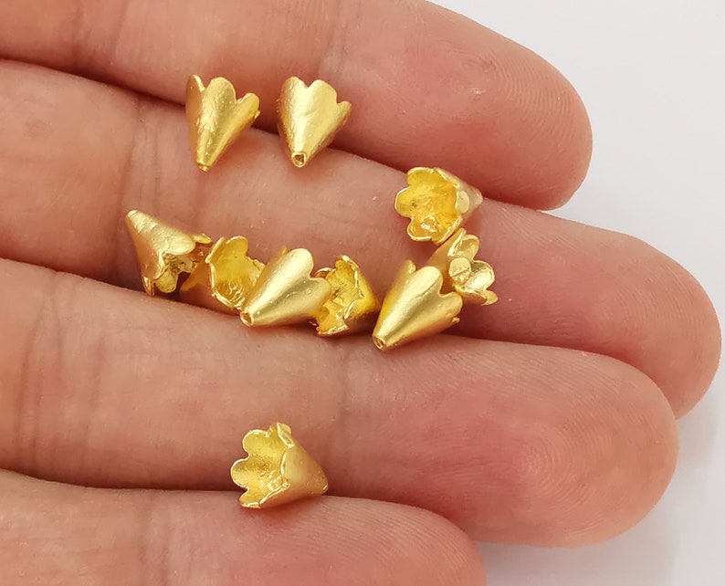 10 Gold cone caps findings Gold plated brass findings (7x7mm) G25584