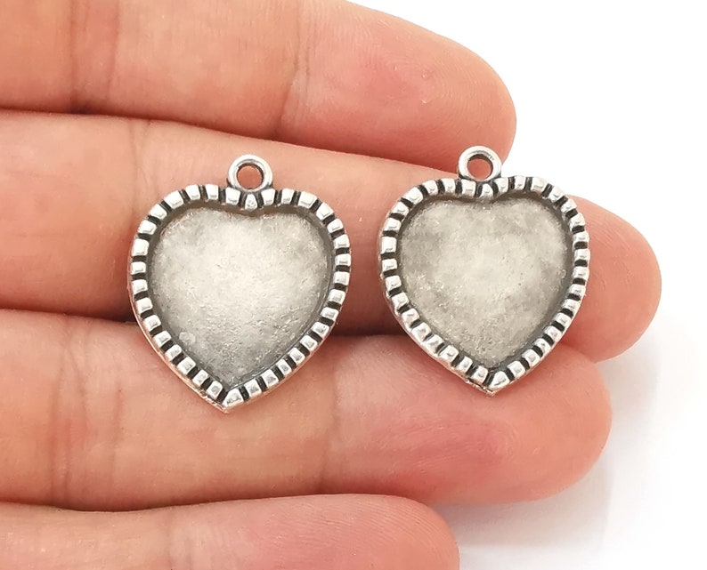 2 Heart pendant base blank bezel resin bezel mosaic mountings Antique silver plated pendant (25x21mm)( 18x18 mm Bezel Inner Size) G25595