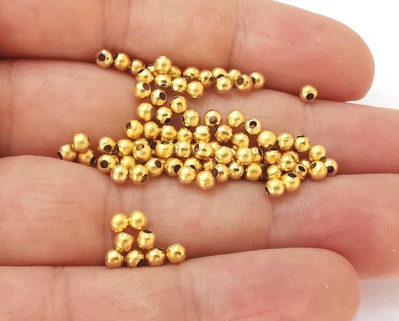 20 Round beads Gold plated beads (3mm) G25741