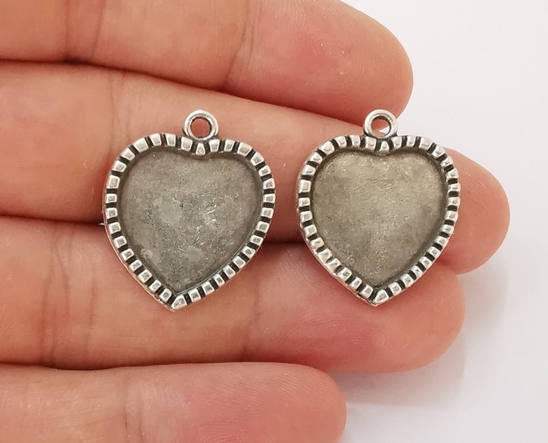 2 Heart pendant base blank bezel resin bezel mosaic mountings Antique silver plated pendant (25x21mm)( 18x18 mm Bezel Inner Size) G25595