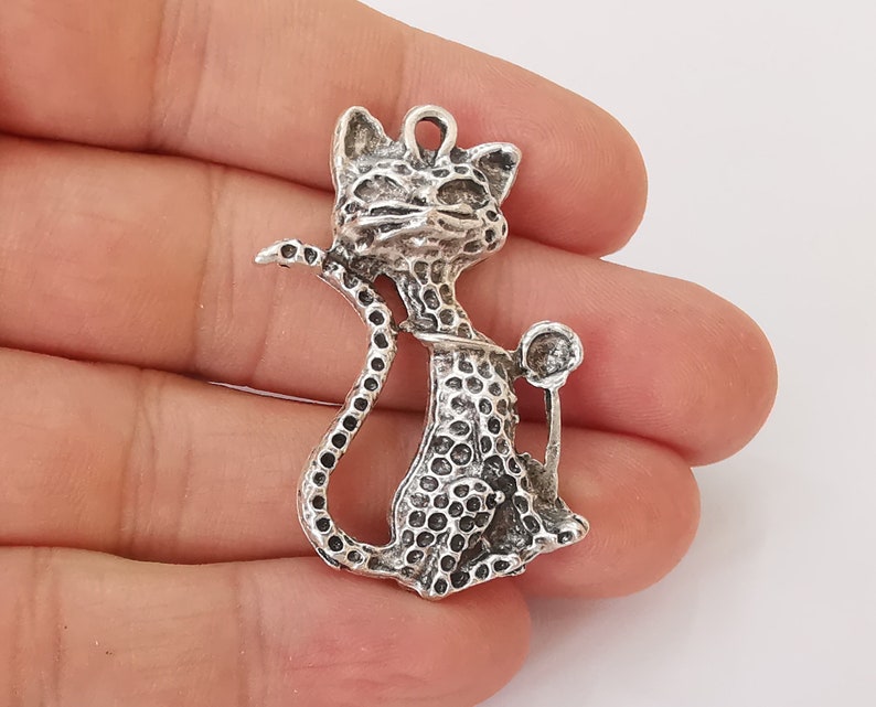 2 Cat charms Antique silver plated charms (46x25mm) G25619