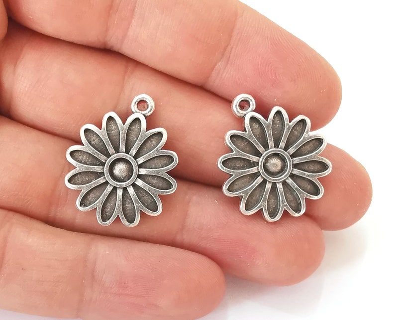 2 Flower charms Antique silver plated charms (27x22mm) G25635