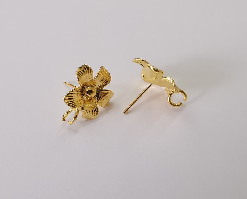 2 Flower earring stud base Shiny gold plated brass earring 1 pair (18x15mm) G25658