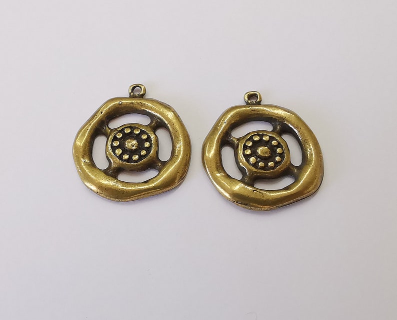 2 Antique bronze charms Antique bronze plated charms (34x30mm) G25675