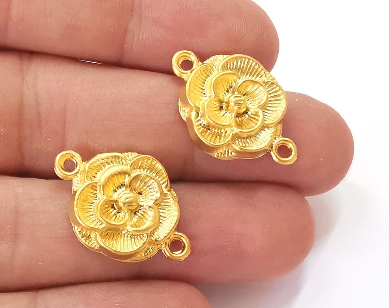 2 Flower connector charms Gold plated charms (26x18mm) G25685