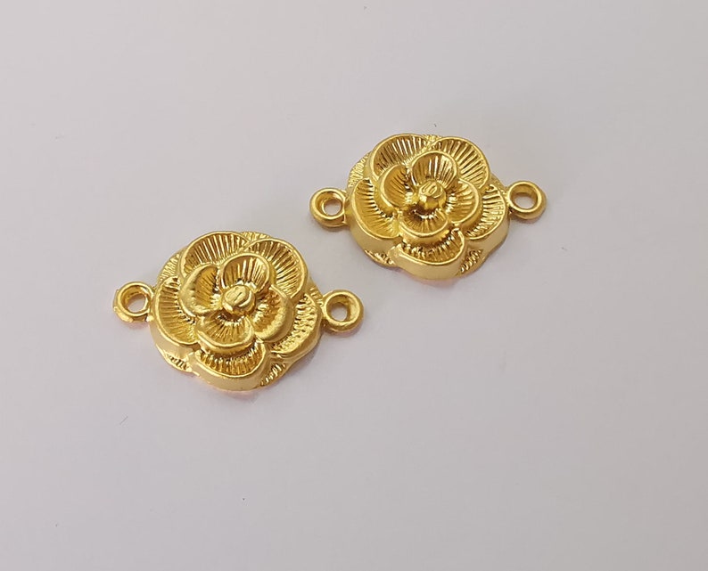 2 Flower connector charms Gold plated charms (26x18mm) G25685