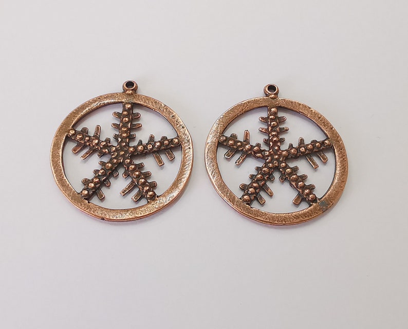 2 Snow flake charms Antique copper plated charms (36x32mm) G25690