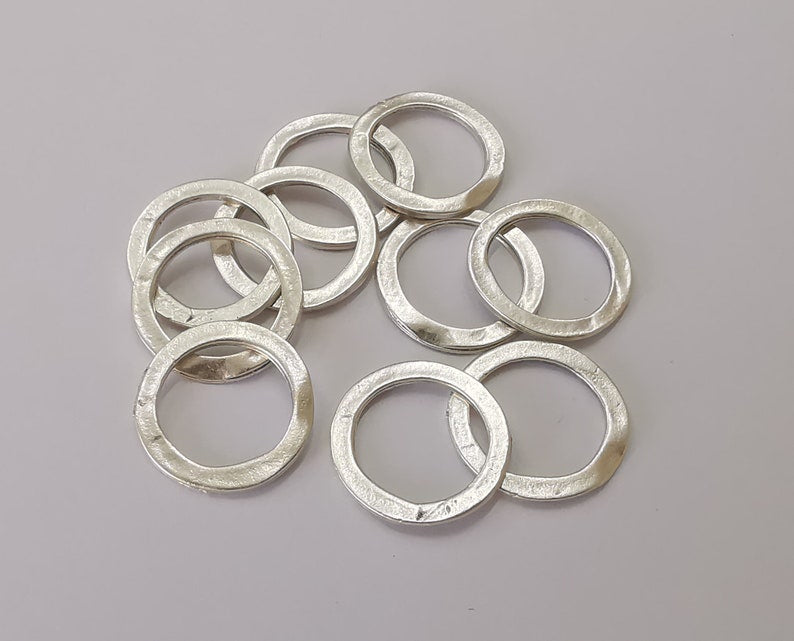 8 Silver circle disc connector findings Antique silver plated circle (18 mm) G25694