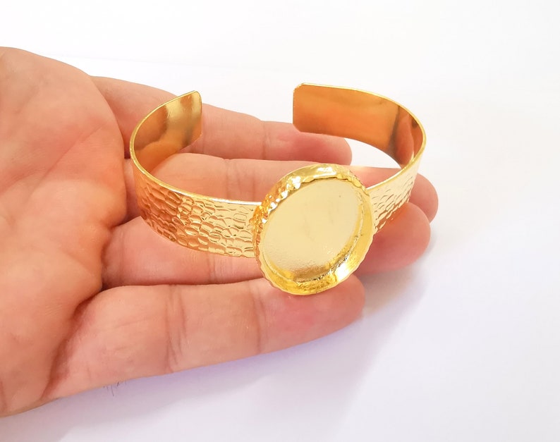 Bracelet blank Resin cuff Dry flower inlay blank Cuff bezel Glass cabochon base Hammered adjustable Shiny gold plated (30x22mm) G25811