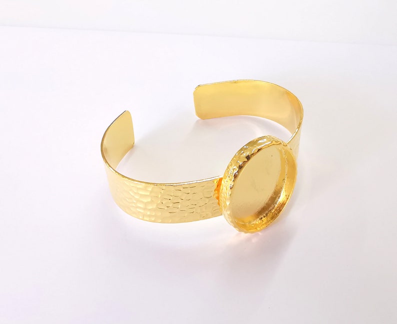 Bracelet blank Resin cuff Dry flower inlay blank Cuff bezel Glass cabochon base Hammered adjustable Shiny gold plated (30x22mm) G25811