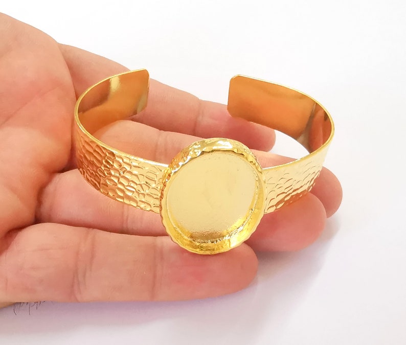 Bracelet blank Resin cuff Dry flower inlay blank Cuff bezel Glass cabochon base Hammered adjustable Shiny gold plated (30x22mm) G25811