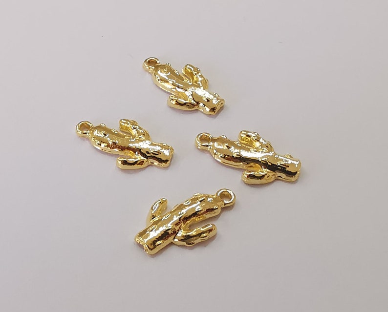 10 Cactus charms Shiny Gold plated charms (17x10mm) G25739