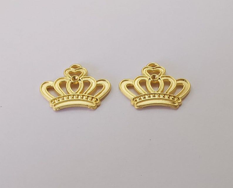 4 Crown charms Gold plated charms (23x18mm) G25762