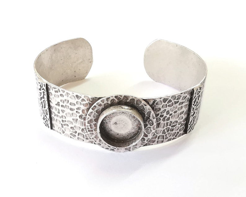 Hammered bracelet brass Cuff blank bezel Glass cabochon base Adjustable Antique silver plated brass (14mm blank) G25854