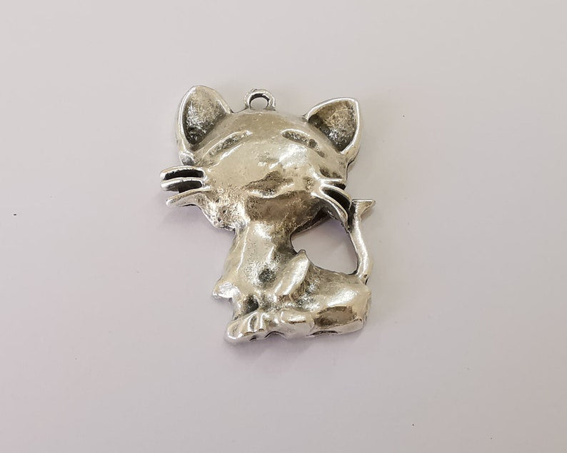 Cat pendant Antique silver plated pendant (46x34mm) G25874