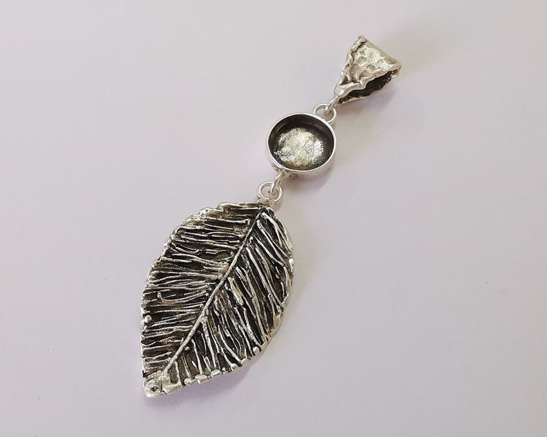 Leaf Dangle Pendant Blank Resin Bezel Mosaic Mountings Cabochon setting Antique Silver Plated Brass (12mm Bezel Size) G25923