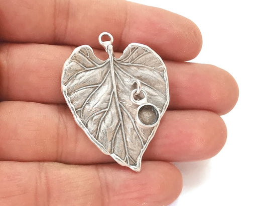 Leaf charm with round dangle cup bezel blank Antique silver plated brass charm (45x33mm) G25924