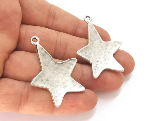 2 Star hammered charms Antique silver plated charms (45x33mm) G25936