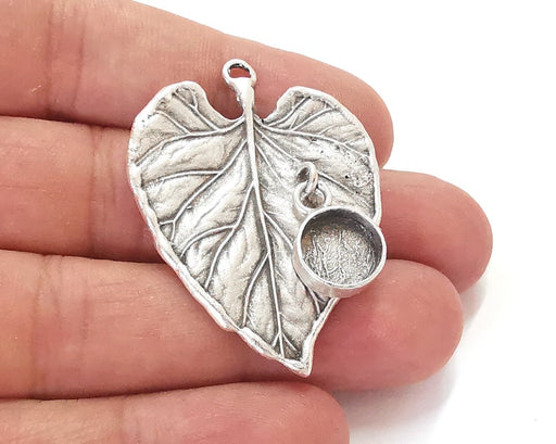 Leaf charm with round dangle cup bezel blank Antique silver plated brass charm (45x33mm) G25964