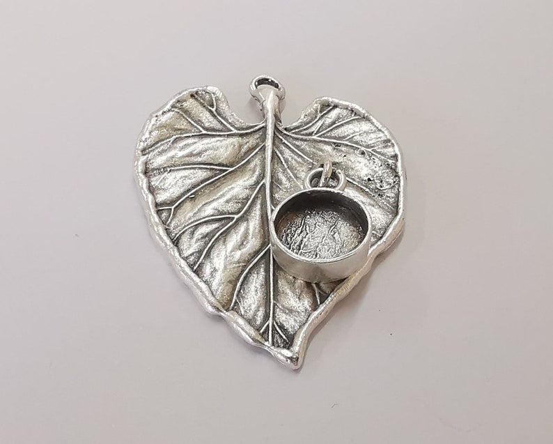 Leaf charm with round dangle cup bezel blank Antique silver plated brass charm (45x33mm) G25964