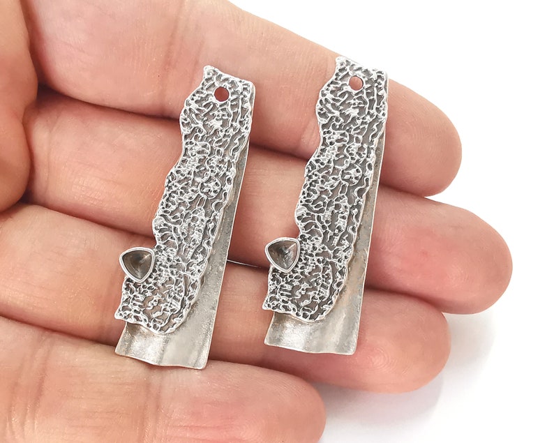 2 Tree bark charms Antique silver plated charms (46x16 mm) G25972