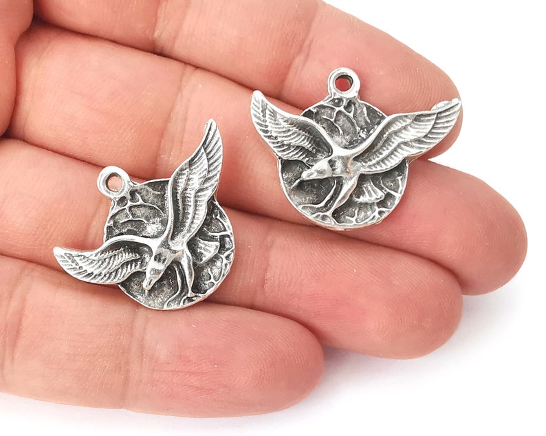 2 Eagle charms Antique silver plated charms (31x24mm) G25977