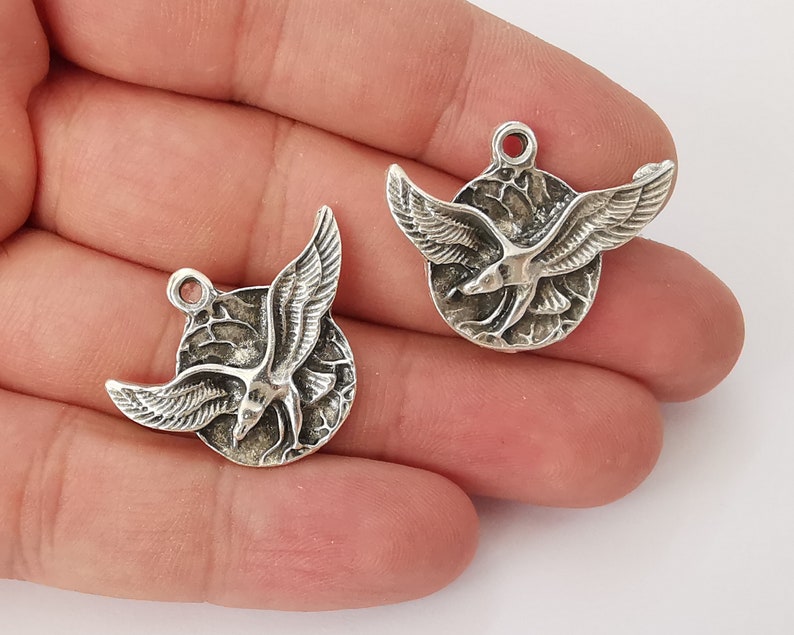 2 Eagle charms Antique silver plated charms (31x24mm) G25977