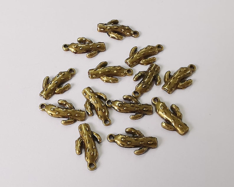 10 Cactus charms Antique bronze plated charms (16x10mm) G26006