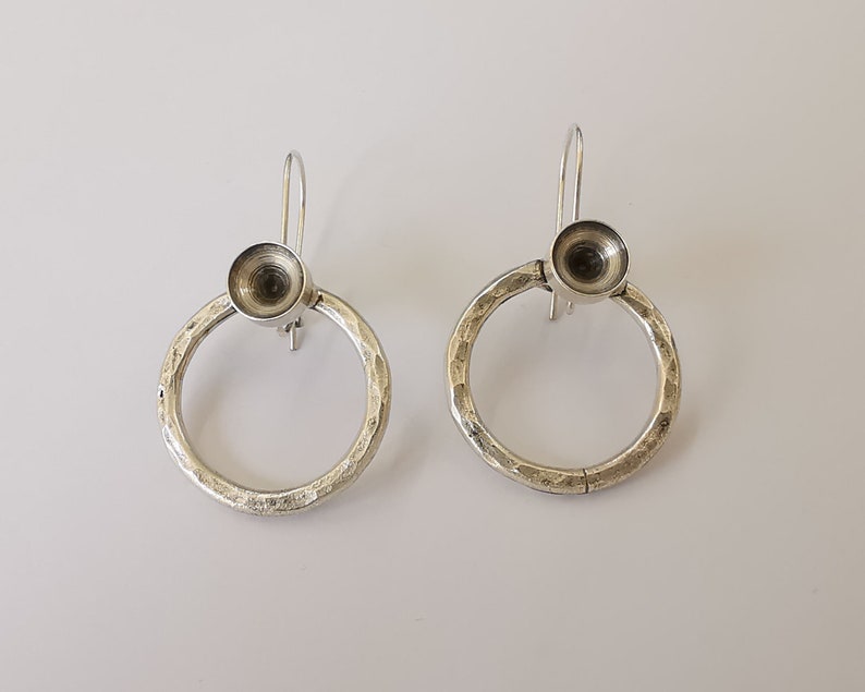Hammered circle earring blank base settings resin cabochon inlay blank mountings Antique silver plated brass (8mm blank) 1 Set G26010
