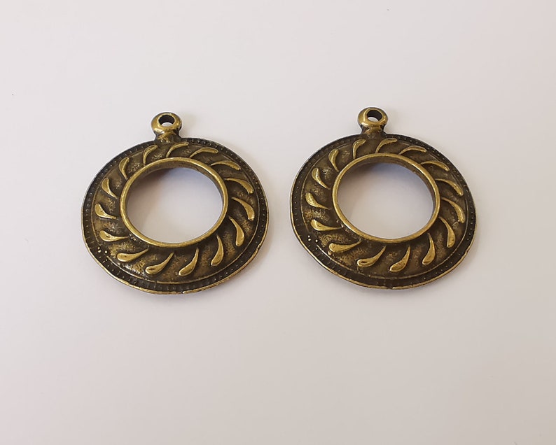 2 Circles charms Antique bronze plated charms (34x30mm) G26015