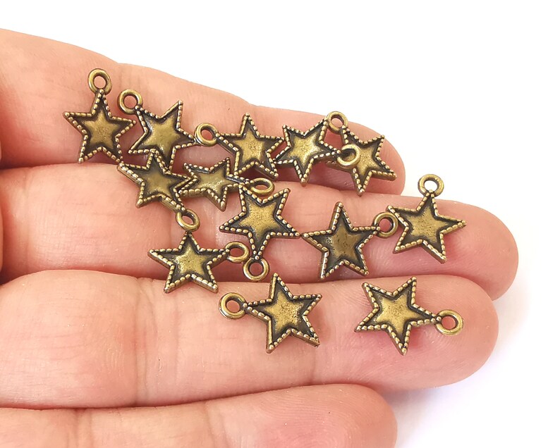 20 Stars charms Antique bronze plated charms (15x12mm) G26021