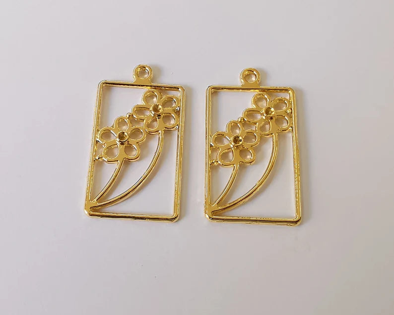 2 Flowers charms Shiny gold plated Charms (35x19mm) G26033