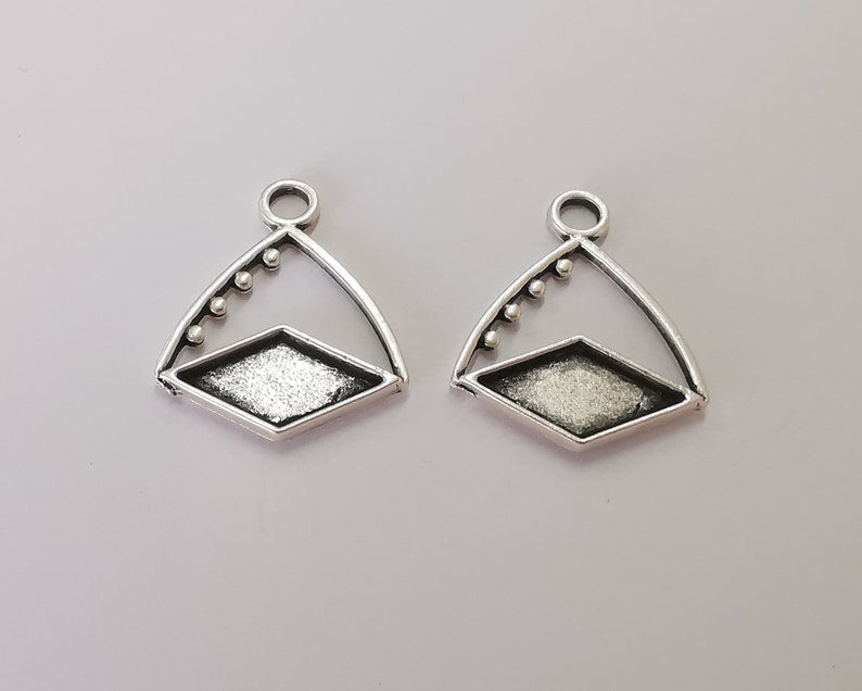 2 Silver marquise bezel charm blank base Antique silver plated 30x25mm (Blank Size 19x10mm) G25818