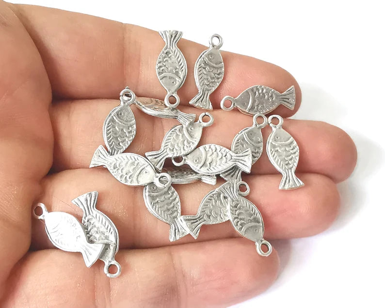 20 Fish charms Antique silver plated charms (21x8mm) G26038