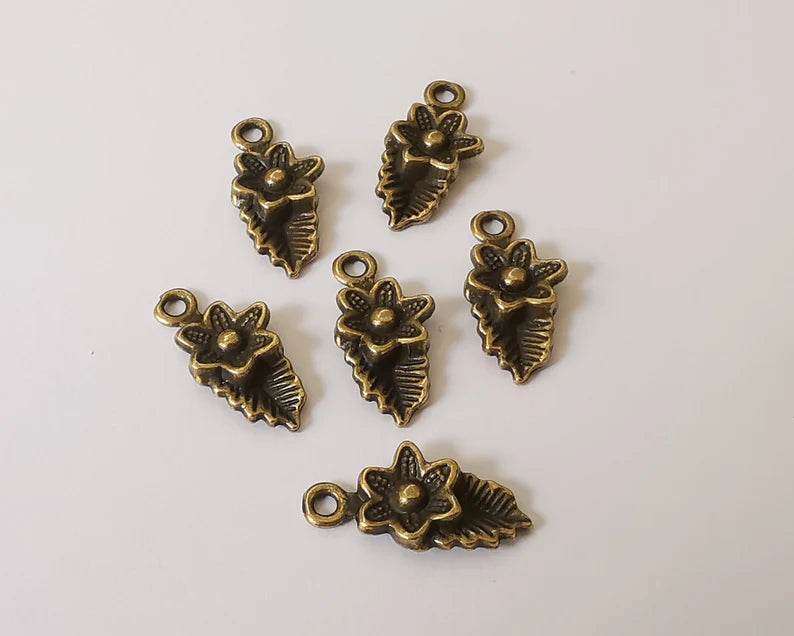 10 Flowers leaf charms Antique bronze plated charms (21x11mm) G26053