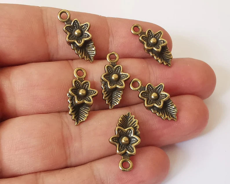 10 Flowers leaf charms Antique bronze plated charms (21x11mm) G26053