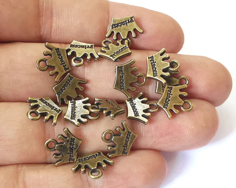 10 Crown charms (double sided) Antique bronze plated charms (12x10mm) G26066