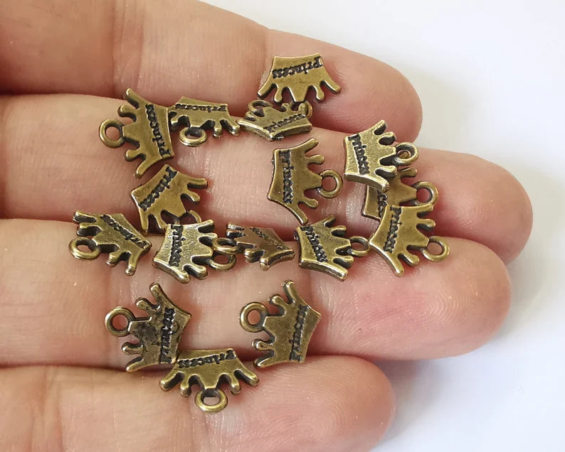 10 Crown charms (double sided) Antique bronze plated charms (12x10mm) G26066