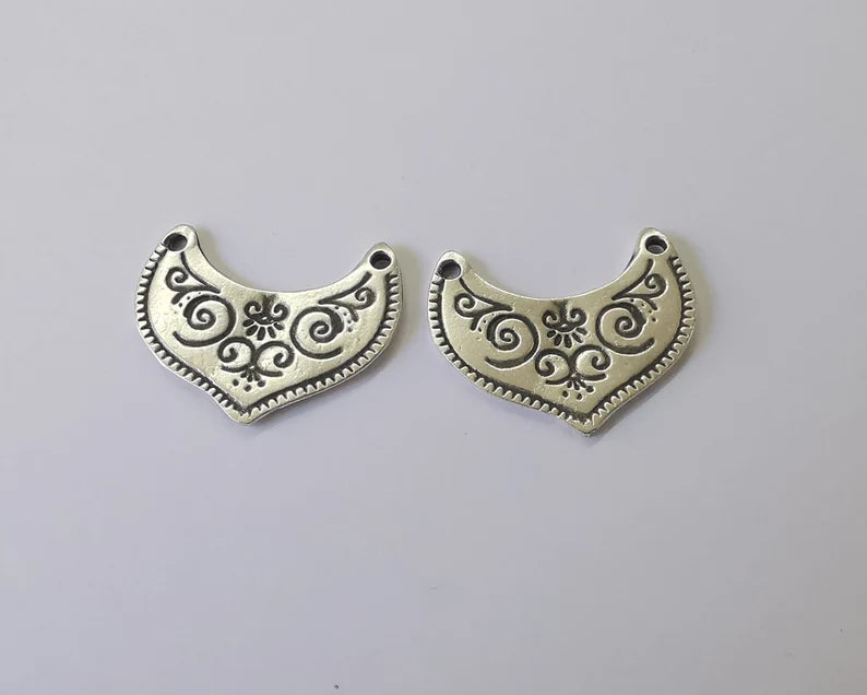 4 Motif connector charms Antique silver plated charms (30x24mm) G26077