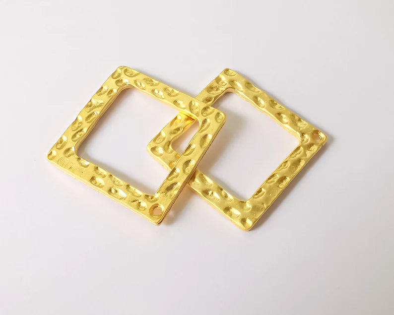 2 Square hammered connector charm Gold plated geometric findings (33mm) G26079