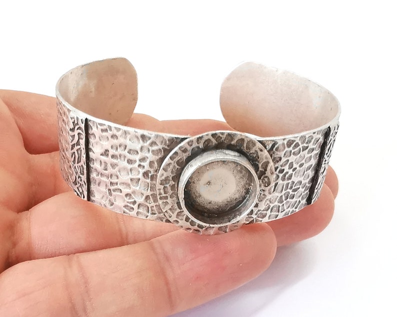 Hammered bracelet brass Cuff blank bezel Glass cabochon base Adjustable Antique silver plated brass (14mm blank) G25854
