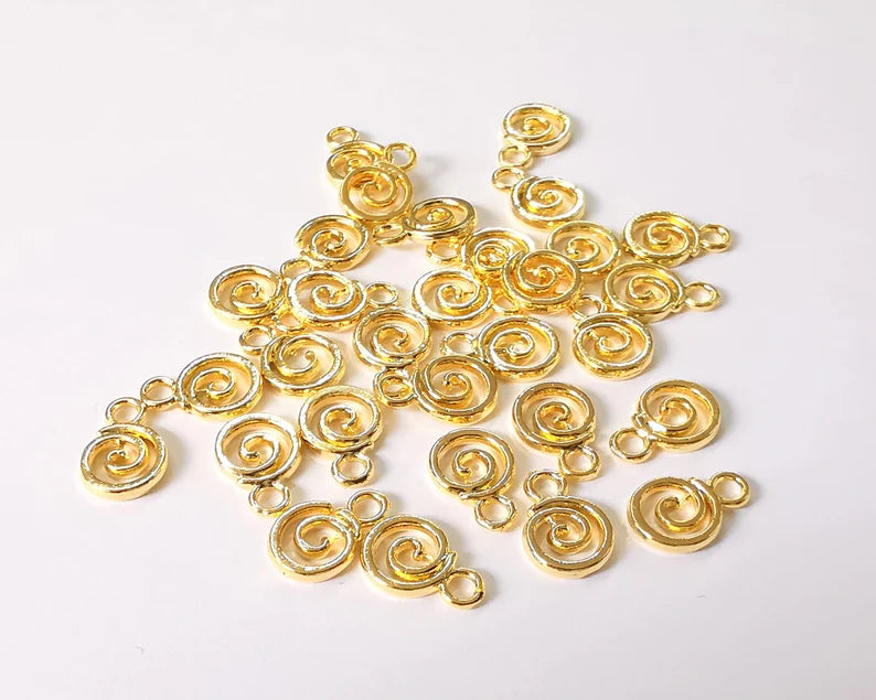 10 Swirl round charms Shiny gold plated charms (11x8mm) G26104