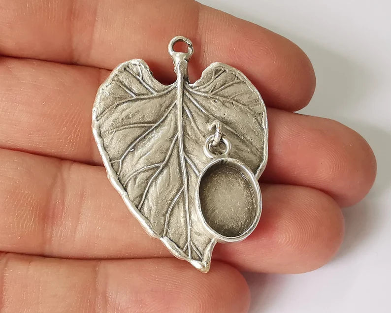 Leaf charm with oval dangle cup bezel blank Antique silver plated brass charm (45x33mm) G26112