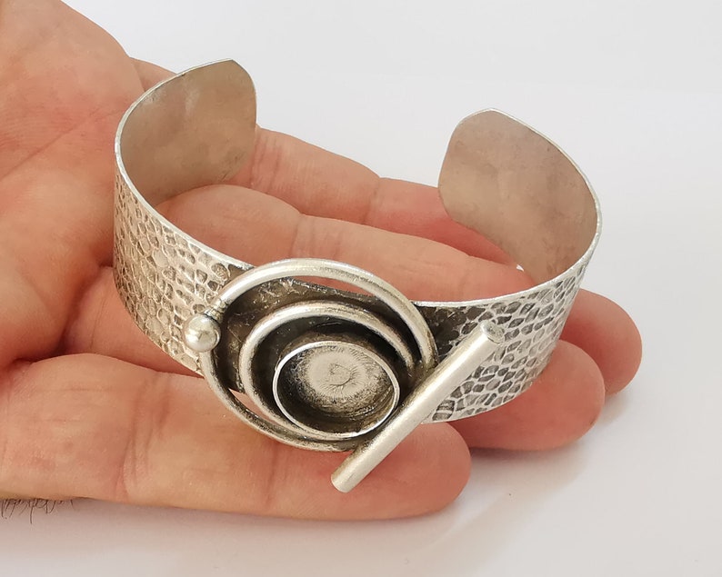 Hammered circles silver bracelet brass cuff blank bezel Glass cabochon base Adjustable antique silver brass (14mm blank) G25866