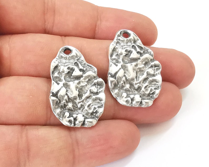 2 Organic shape charms Antique silver plated charms (33x22mm) G25873