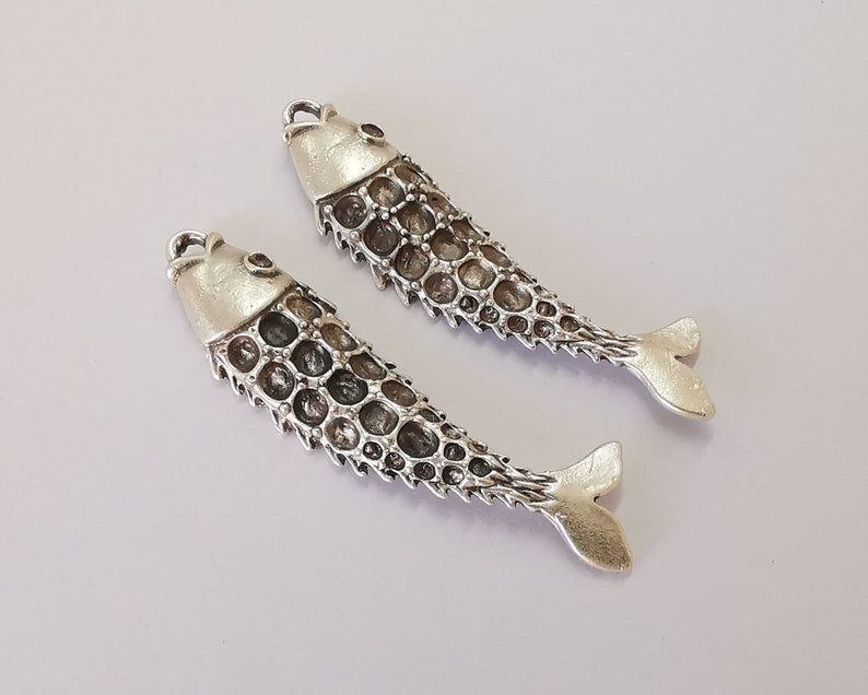 2 Fish charms Antique silver plated charms (63x16mm) G25909